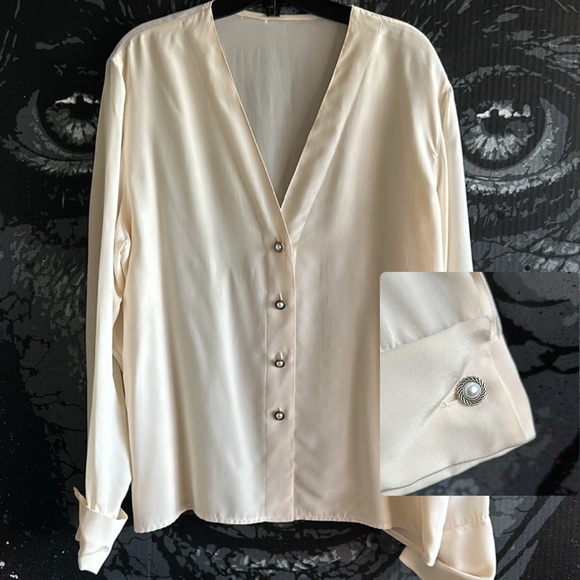 SILK “SERGE & RÉAL” CRÊPE DE CHINE V NECK BLOUSE with PEARL & SILVER BUTTONS - Picture 3 of 9